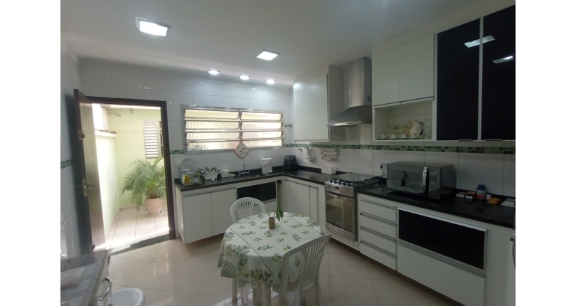 Bom Sobrado à venda no Bairro da Vila Jaguará na Rua Artur Orlando,