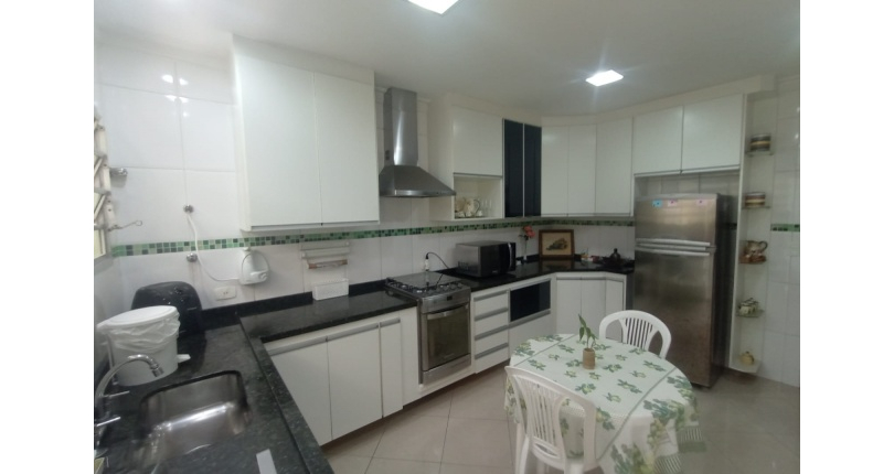 Bom Sobrado à venda no Bairro da Vila Jaguará na Rua Artur Orlando,