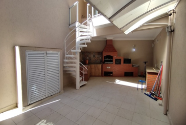 Belo Sobrado à venda no Bairro do Jardim Marisa na Rua José de Souza Ferreira