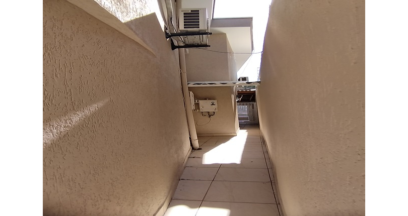 Belo Sobrado à venda no Bairro do Jardim Marisa na Rua José de Souza Ferreira