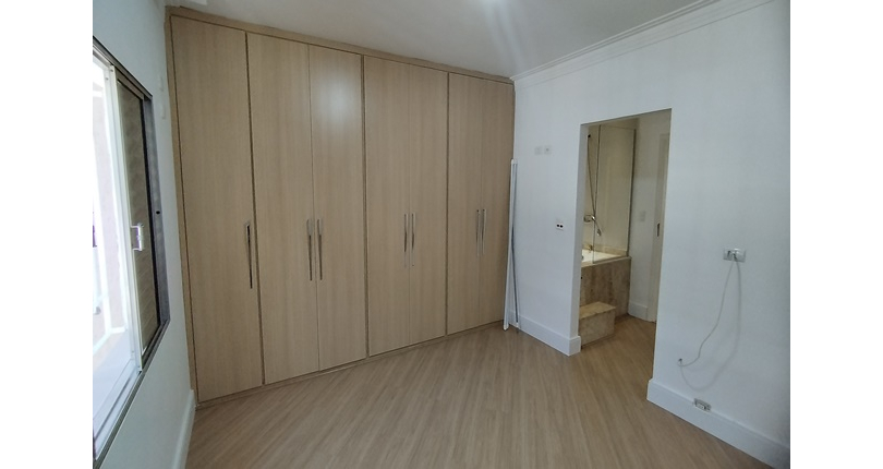 Belo Sobrado à venda no Bairro do Jardim Marisa na Rua José de Souza Ferreira