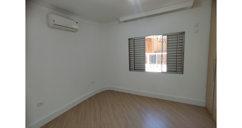 Belo Sobrado à venda no Bairro do Jardim Marisa na Rua José de Souza Ferreira