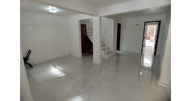 Belo Sobrado à venda no Bairro do Jardim Marisa na Rua José de Souza Ferreira