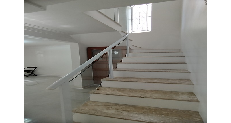 Belo Sobrado à venda no Bairro do Jardim Marisa na Rua José de Souza Ferreira