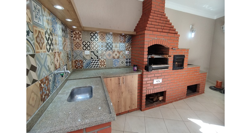 Belo Sobrado à venda no Bairro do Jardim Marisa na Rua José de Souza Ferreira