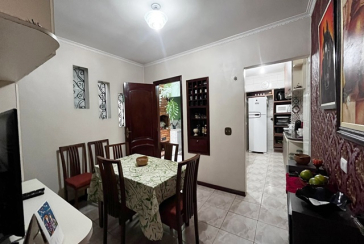 Belo Sobrado à venda no Bairro da Vila Boaçava na Rua Ribeirão Vermelho,