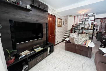 Belo Sobrado à venda no Bairro da Vila Boaçava na Rua Ribeirão Vermelho,