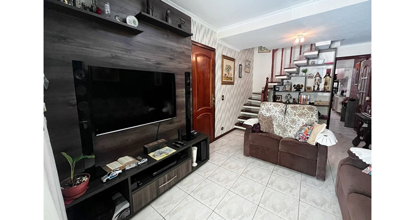 Belo Sobrado à venda no Bairro da Vila Boaçava na Rua Ribeirão Vermelho,