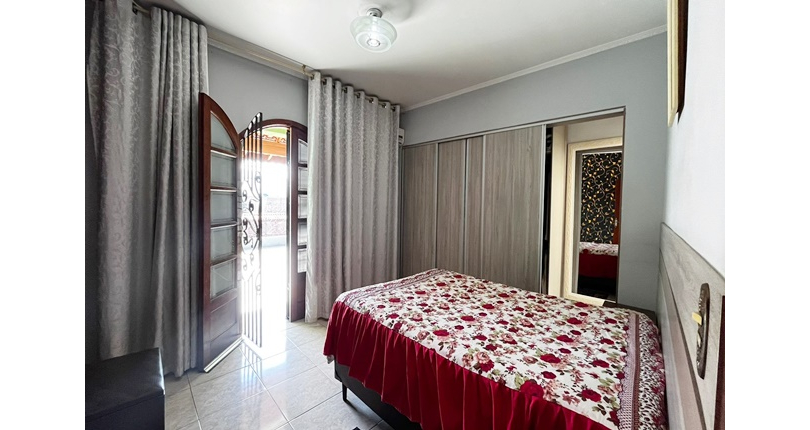 Belo Sobrado à venda no Bairro da Vila Boaçava na Rua Ribeirão Vermelho,