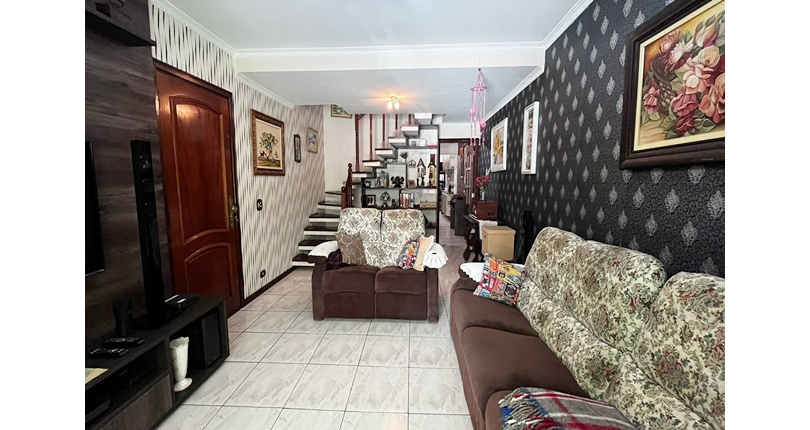 Belo Sobrado à venda no Bairro da Vila Boaçava na Rua Ribeirão Vermelho,