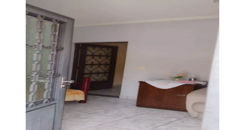 Sobrado à venda no Bairro do Conjunto Habitacional Turística na Rua Duse Naccarati