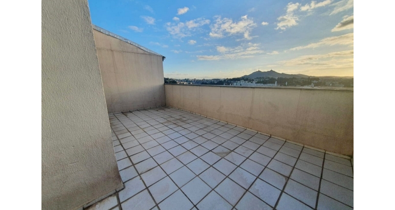 Lindo Apartamento Cobertura à venda no Bairro do Jaraguá na Rua Professor Nobil Marcacini 200