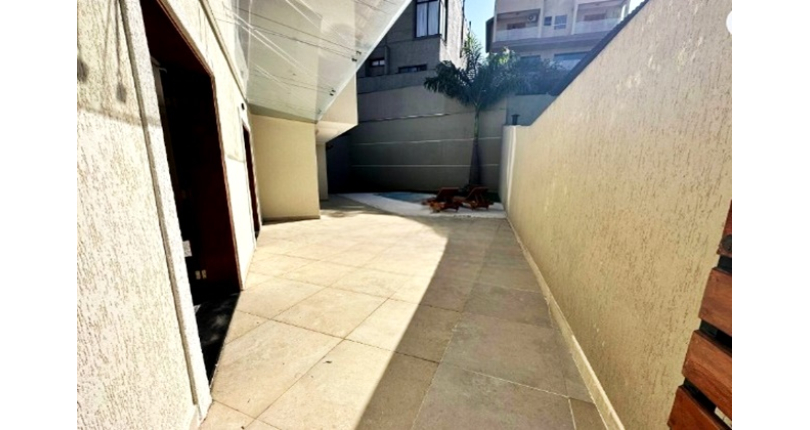 Lindo Sobrado à venda no Bairro do City América na Avenida Cardeal Motta,