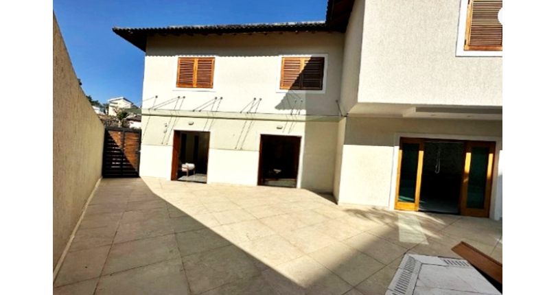 Lindo Sobrado à venda no Bairro do City América na Avenida Cardeal Motta,