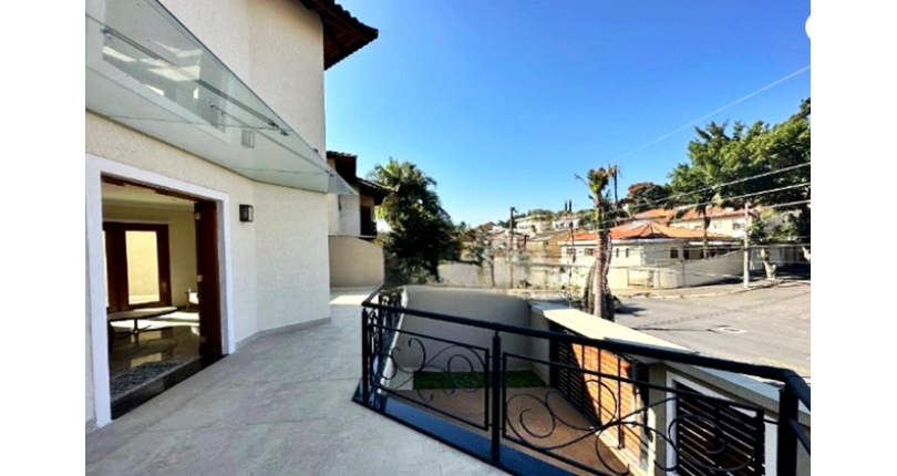 Lindo Sobrado à venda no Bairro do City América na Avenida Cardeal Motta,