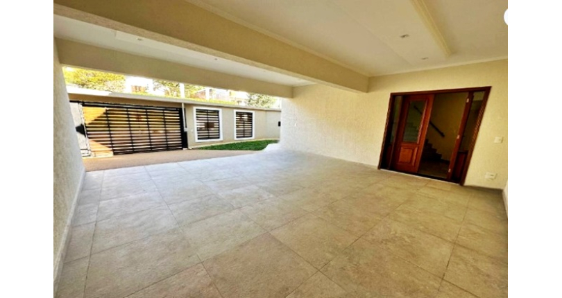 Lindo Sobrado à venda no Bairro do City América na Avenida Cardeal Motta,