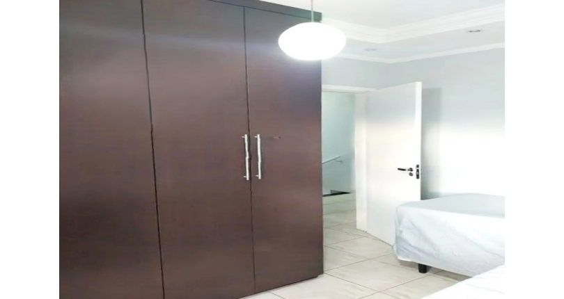  Sobrado à venda no Bairro da Vila Pereira Barreto na Rua Luís Carneiro,