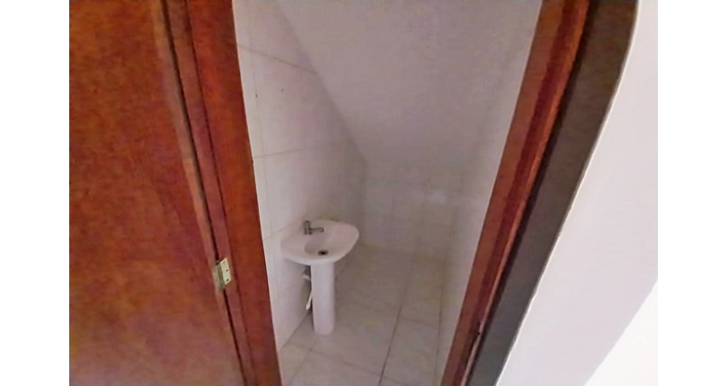 Sobrado à venda no Bairro do Jardim Mangalot na Rua Padre Aníbal Difrância