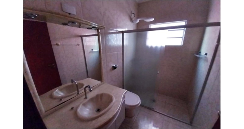 Sobrado à venda no Bairro do Jardim Mangalot na Rua Padre Aníbal Difrância