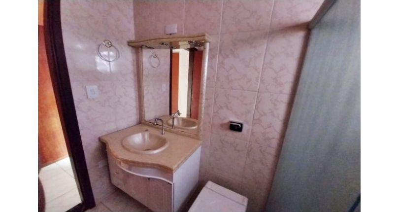 Sobrado à venda no Bairro do Jardim Mangalot na Rua Padre Aníbal Difrância