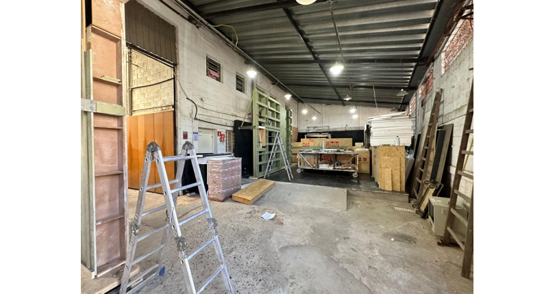 Galpão Comercial à venda no Bairro do Jardim Mutinga na Rua Belo Jardim