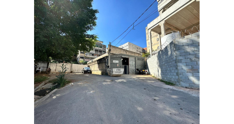 Galpão Comercial à venda no Bairro do Jardim Mutinga na Rua Belo Jardim