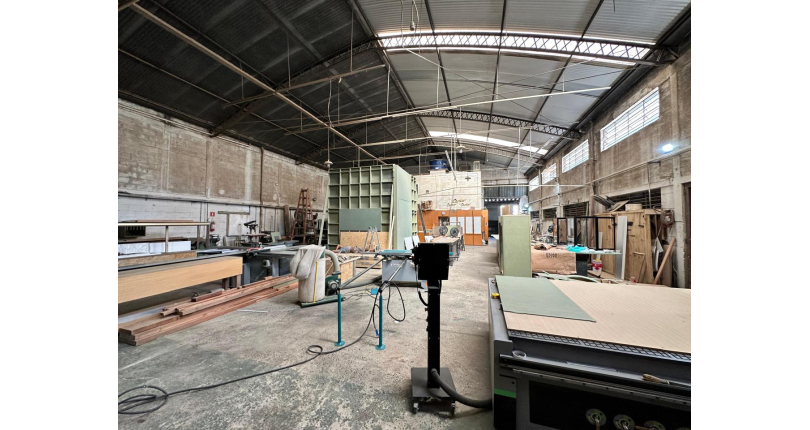 Galpão Comercial à venda no Bairro do Jardim Mutinga na Rua Belo Jardim