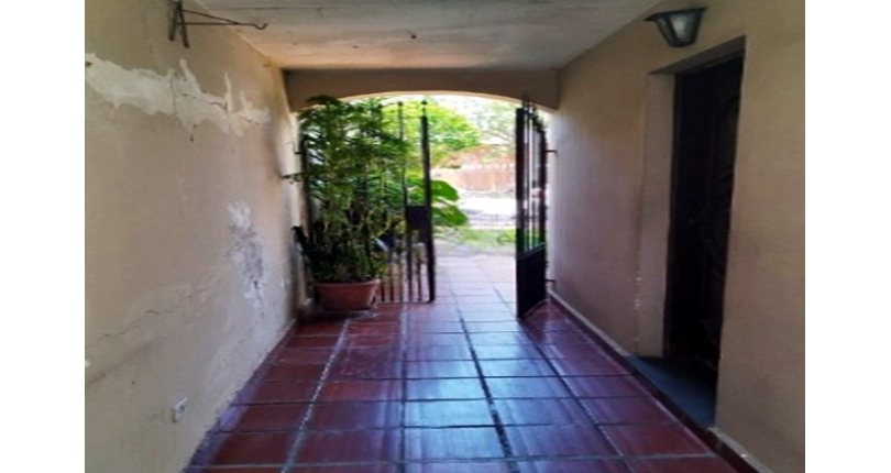 Sobrado à venda no Bairro do Parque Maria Domitila na Rua Domingos de Magalhães