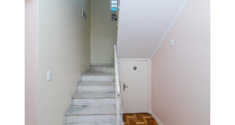 Lindo Sobrado à venda no Bairro do Parque São Domingos na Rua Artur Bastos,