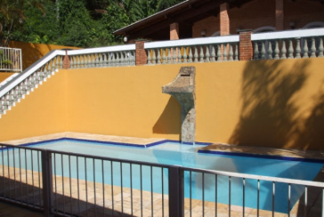 Casa à venda em Osasco no Bairro do Três Montanhas na Rua Serra dos Itatins,