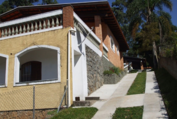 Casa à venda em Osasco no Bairro do Três Montanhas na Rua Serra dos Itatins,