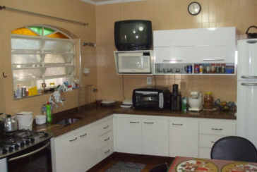 Casa à venda em Osasco no Bairro do Três Montanhas na Rua Serra dos Itatins,