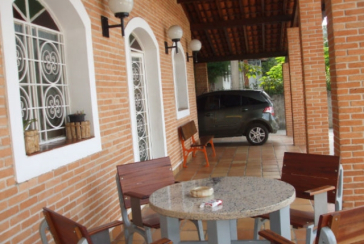 Casa à venda em Osasco no Bairro do Três Montanhas na Rua Serra dos Itatins,