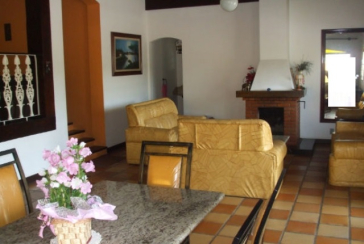 Casa à venda em Osasco no Bairro do Três Montanhas na Rua Serra dos Itatins,