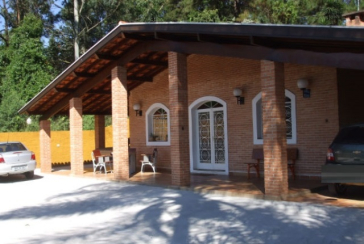 Casa à venda em Osasco no Bairro do Três Montanhas na Rua Serra dos Itatins,