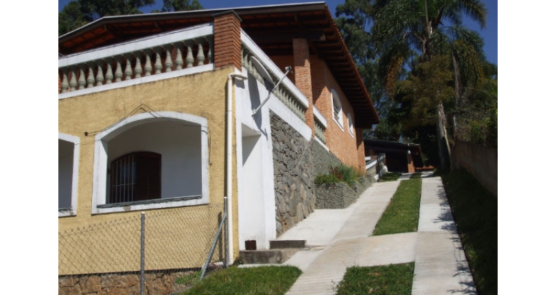 Casa à venda em Osasco no Bairro do Três Montanhas na Rua Serra dos Itatins,