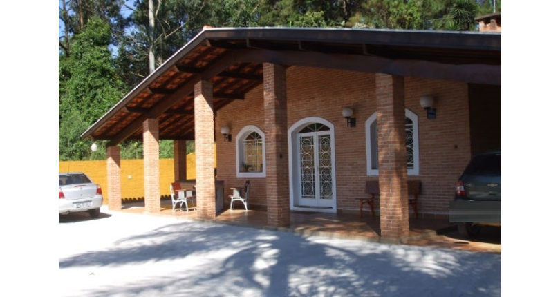 Casa à venda em Osasco no Bairro do Três Montanhas na Rua Serra dos Itatins,