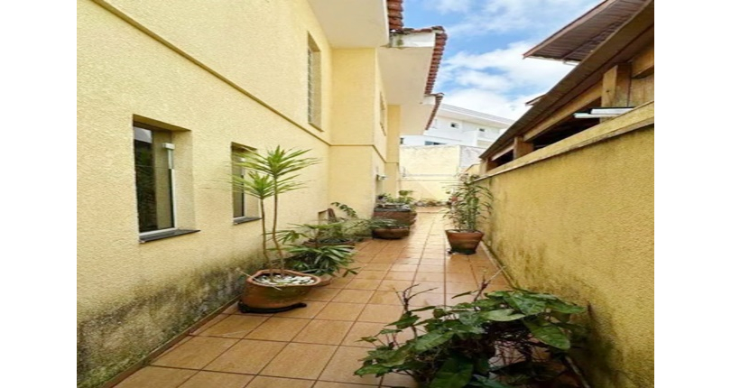 Sobrado à venda no Bairro do City Recanto Anastacio na Rua Pico do Jaraguá,