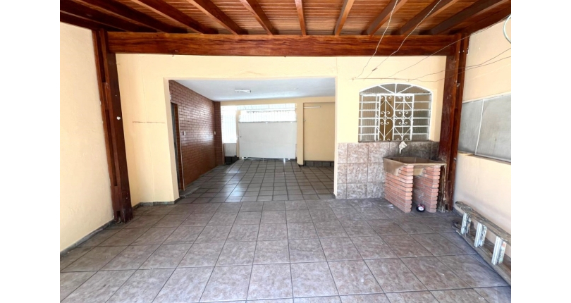 Casa para renda à venda no Bairro do Jardim Santa Lucrécia na Rua Pêra-Marmelo