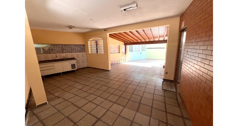 Casa para renda à venda no Bairro do Jardim Santa Lucrécia na Rua Pêra-Marmelo