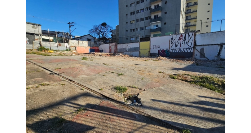 Terreno à venda no Bairro da Vila Pirituba na Avenida Paula Ferreira