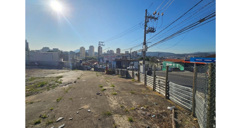 Terreno à venda no Bairro da Vila Pirituba na Avenida Paula Ferreira