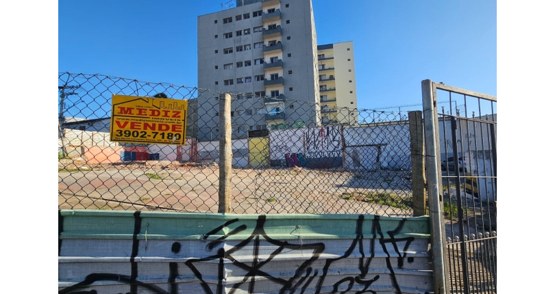 Terreno à venda no Bairro da Vila Pirituba na Avenida Paula Ferreira