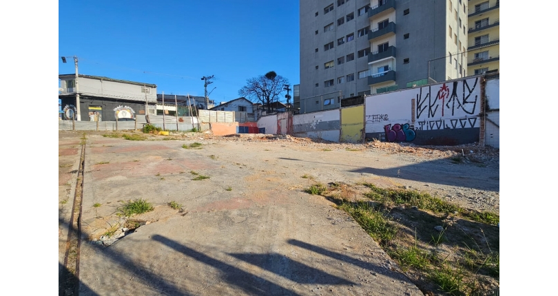 Terreno à venda no Bairro da Vila Pirituba na Avenida Paula Ferreira