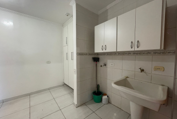 Sobrado à venda no Bairro do Jardim Regina na Rua Fontes da Silva