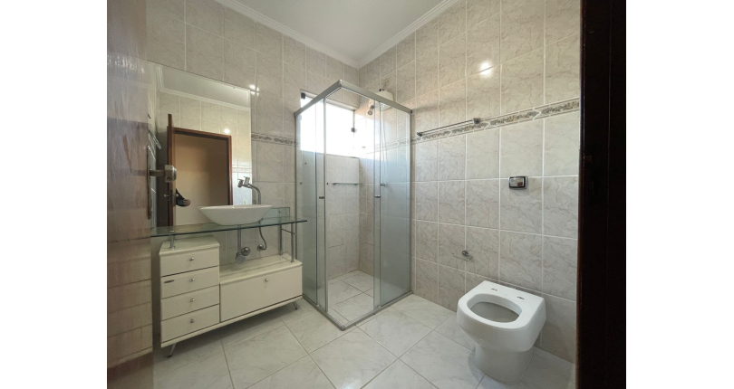 Sobrado à venda no Bairro do Jardim Regina na Rua Fontes da Silva