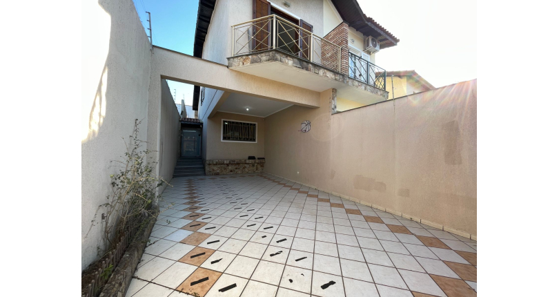 Sobrado à venda no Bairro do Jardim Regina na Rua Fontes da Silva