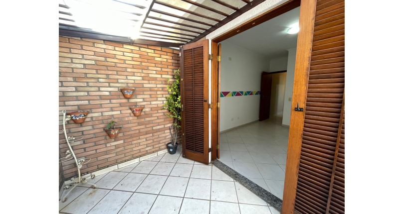 Sobrado à venda no Bairro do Jardim Regina na Rua Fontes da Silva