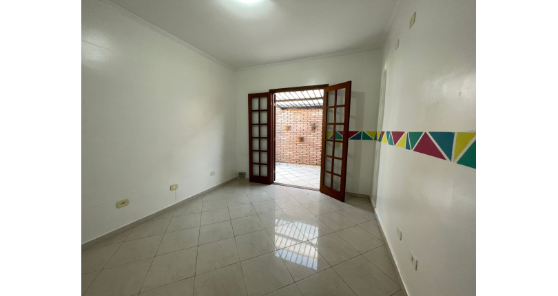 Sobrado à venda no Bairro do Jardim Regina na Rua Fontes da Silva