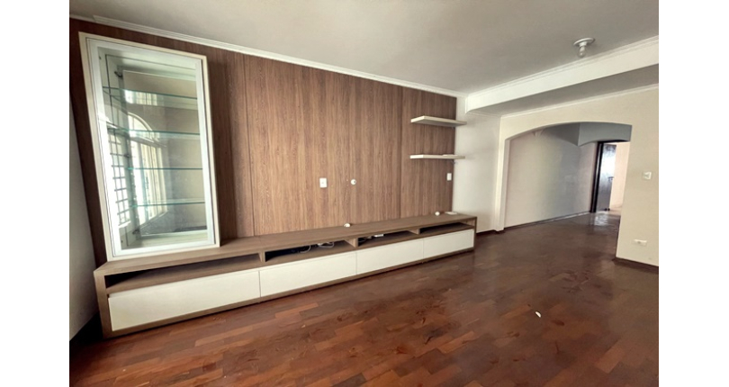 Sobrado à venda no Bairro do Parque São Domingos na Rua José Cândido Freire, 